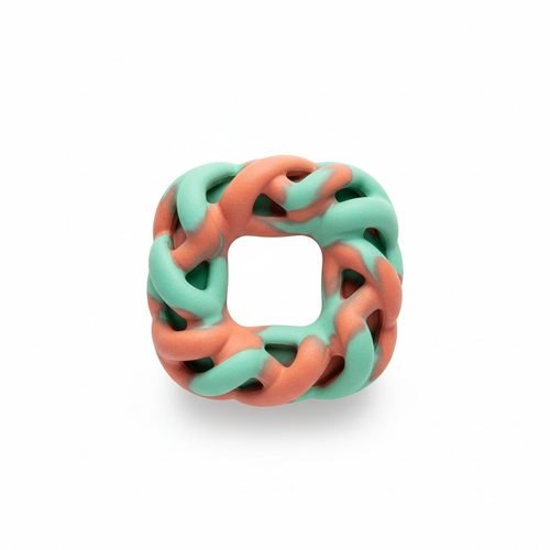 Mordedor interativo FlexiPata Maze Chew verde menta e coral em fundo branco